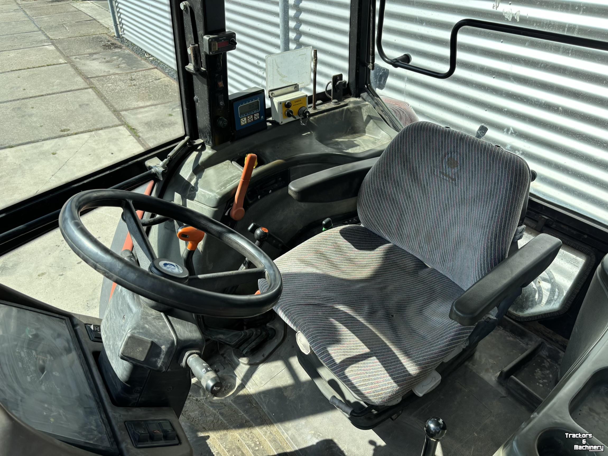 Schlepper / Traktor New Holland L75