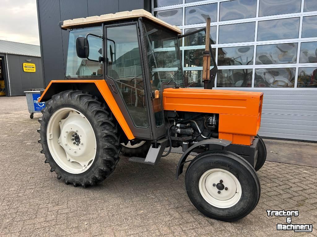 Schlepper / Traktor Renault 551
