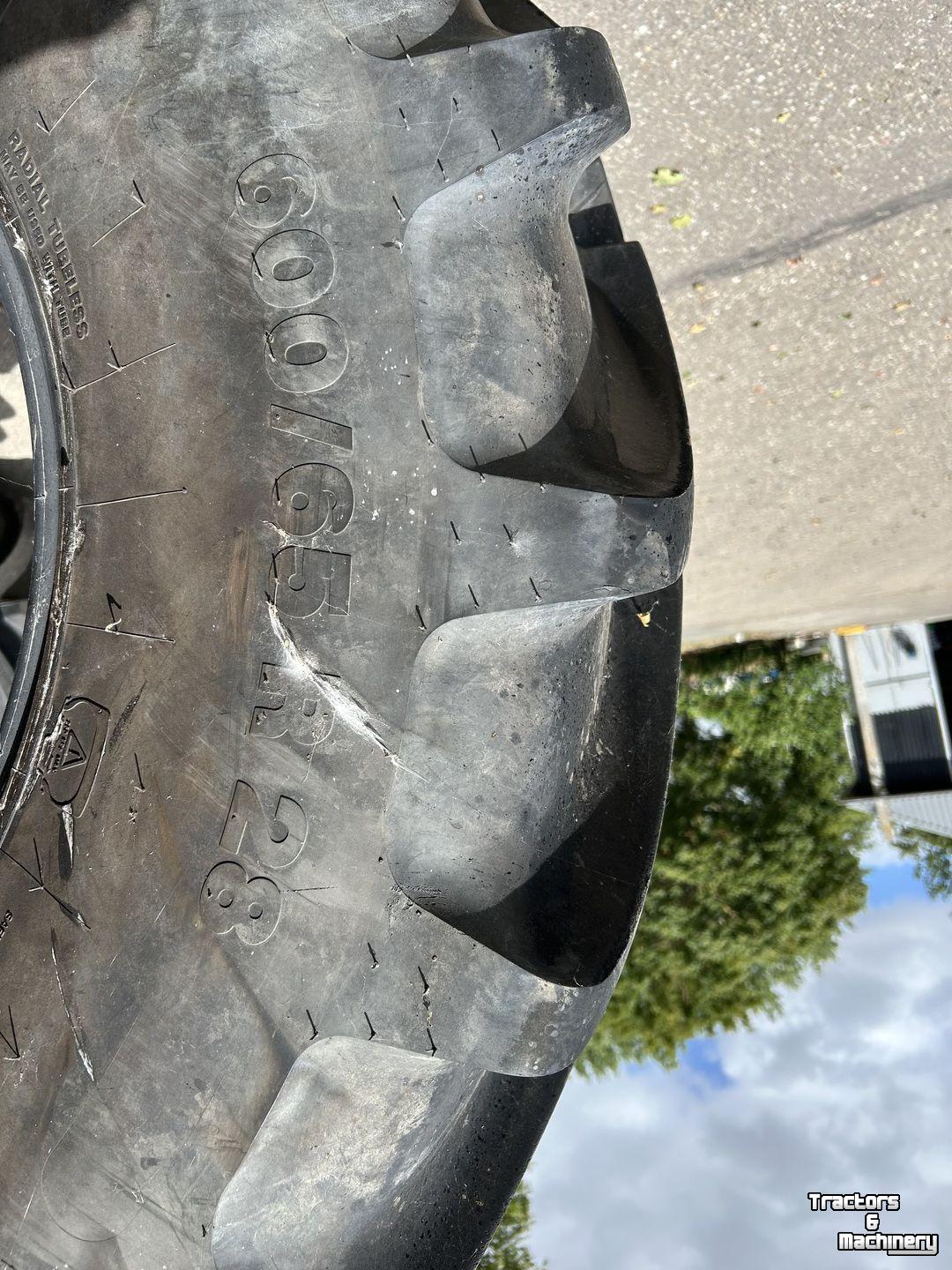Räder, Reifen, Felgen & Distanzringe Vredestein 710/70R38 EN 600/65R28 wielen