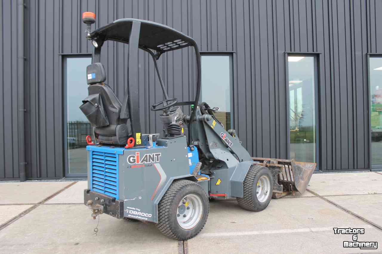 Radlader Giant D204SW minishovel wiellader puinriek en palletvork