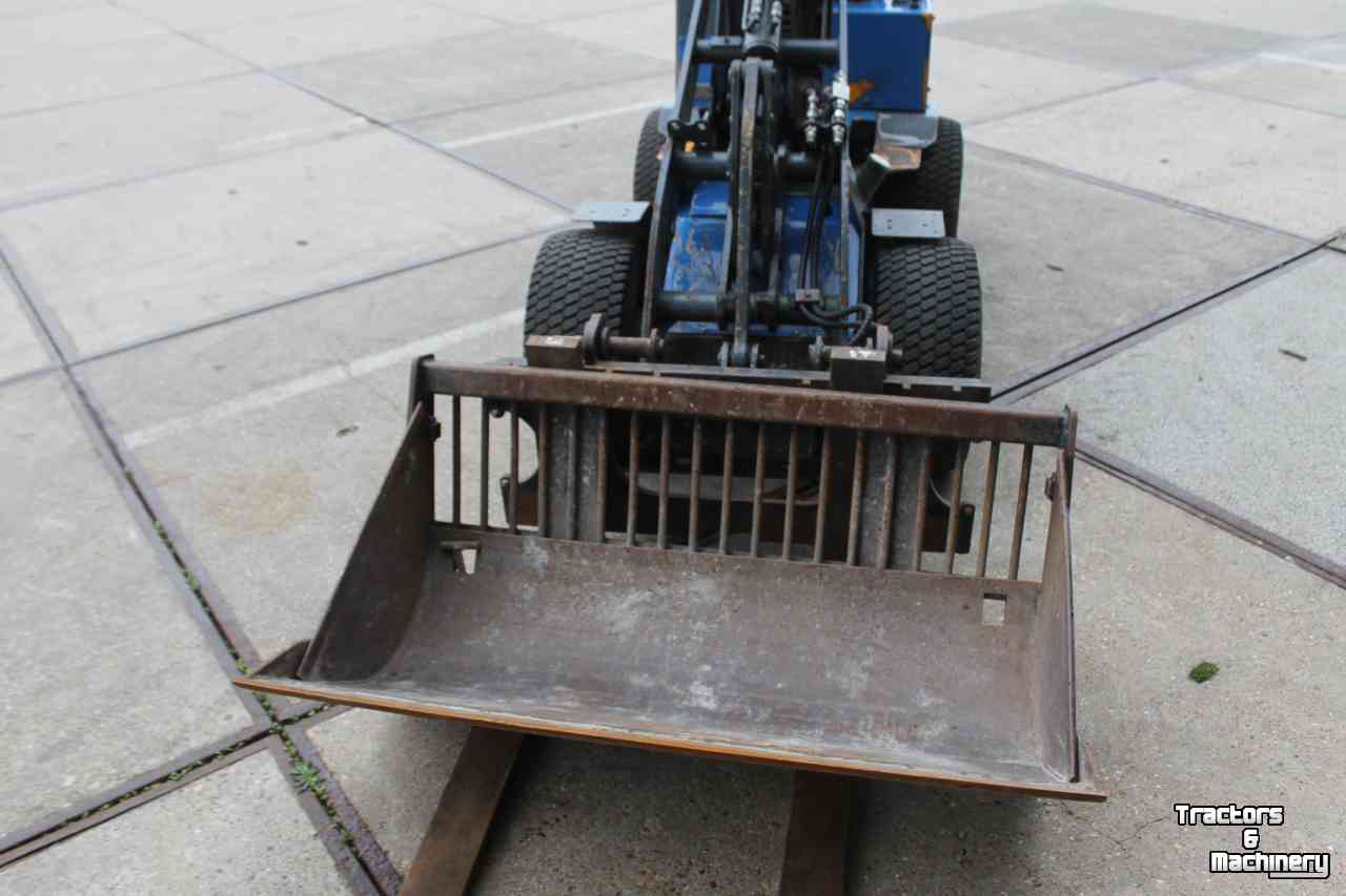 Radlader Giant D204SW minishovel wiellader puinriek en palletvork