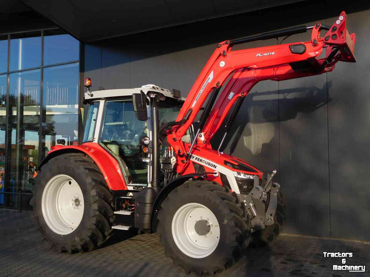 Schlepper / Traktor Massey Ferguson 5S.125 ! Actie !
