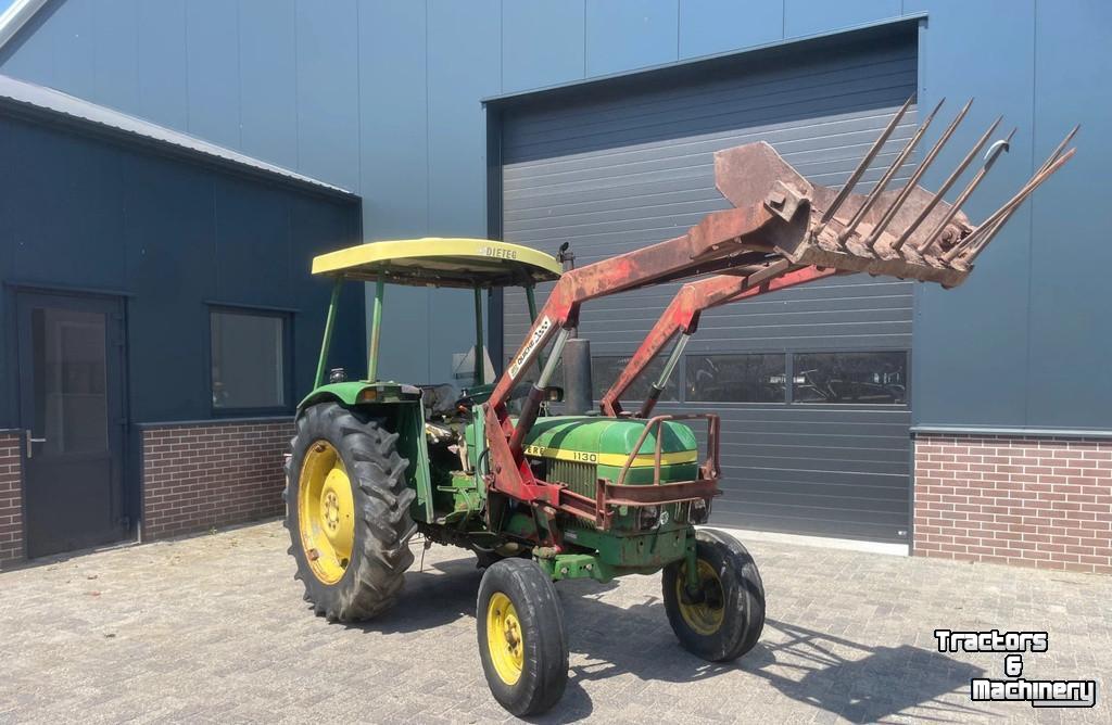 Schlepper / Traktor John Deere 1130 met voorlader en 1040 - beide 2wd en kenteken fendt ford international