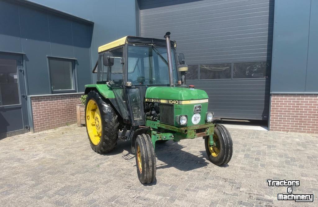 Schlepper / Traktor John Deere 1130 met voorlader en 1040 - beide 2wd en kenteken fendt ford international