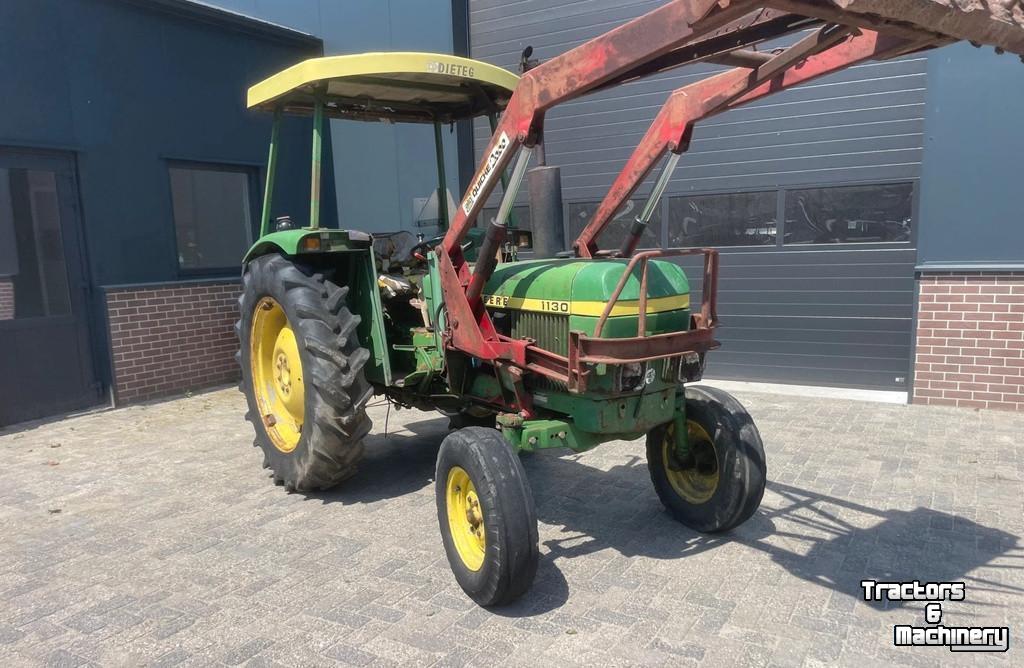 Schlepper / Traktor John Deere 1130 met voorlader en 1040 - beide 2wd en kenteken fendt ford international