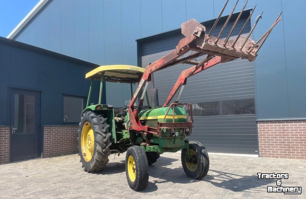 Schlepper / Traktor John Deere 1130 met voorlader en 1040 - beide 2wd en kenteken fendt ford international