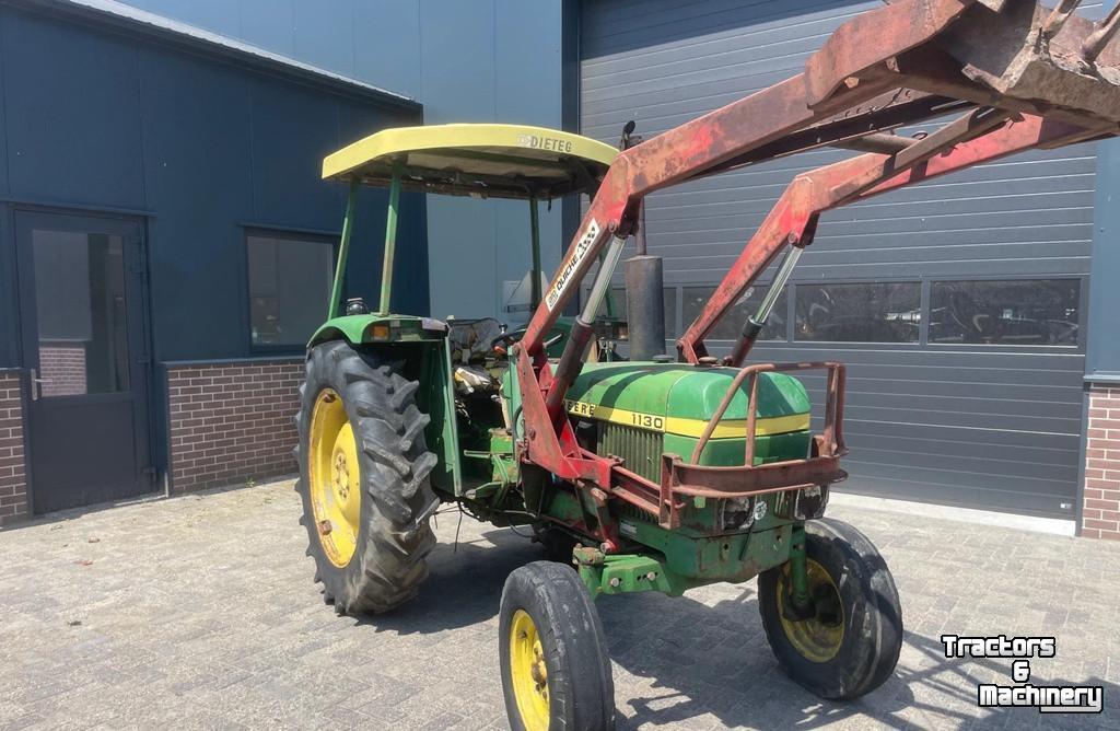 Schlepper / Traktor John Deere 1130 met voorlader en 1040 - beide 2wd en kenteken fendt ford international