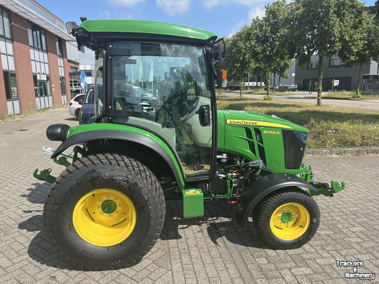 Obsttraktor John Deere 4066R