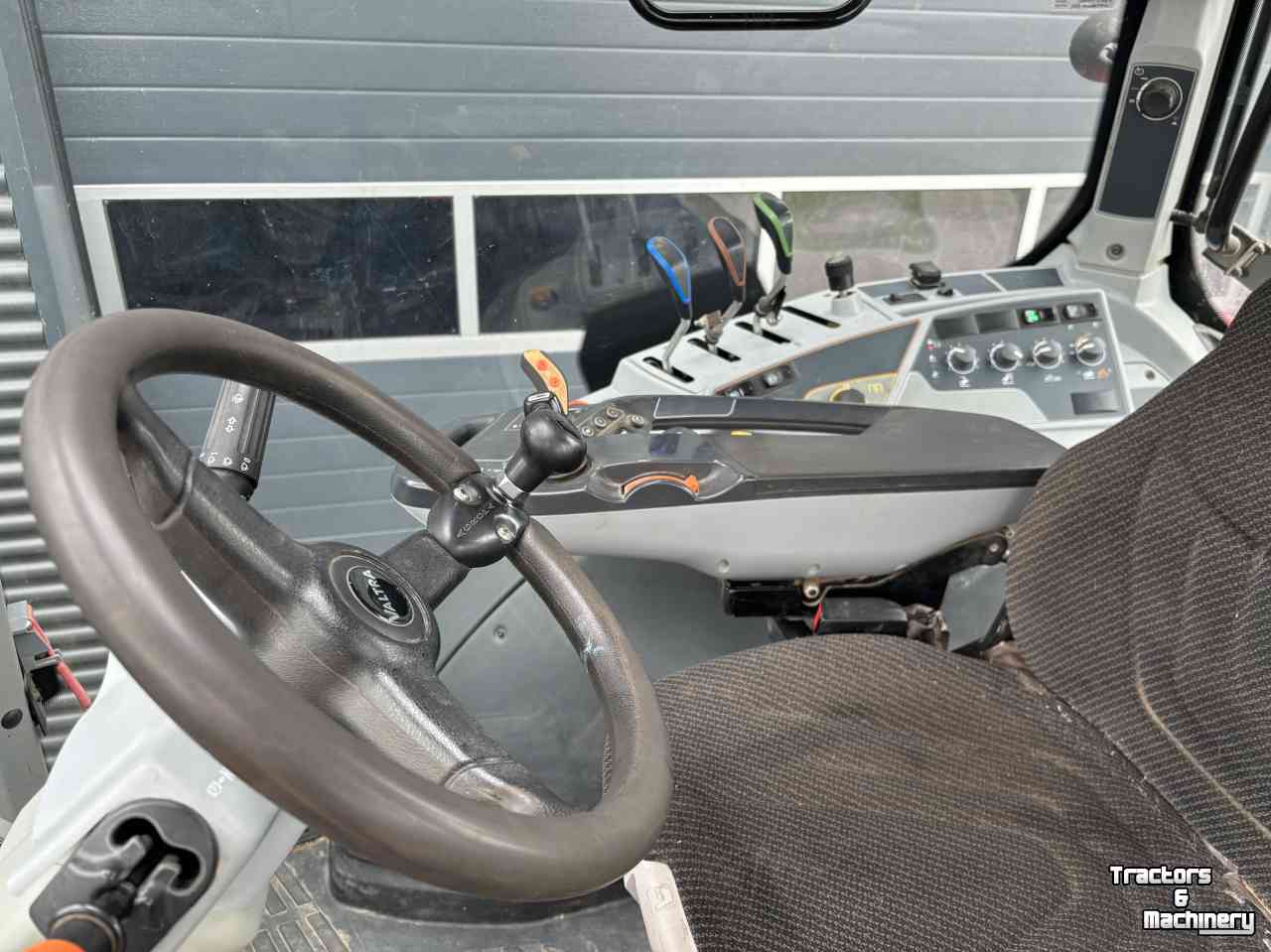 Schlepper / Traktor Valtra N104 Active