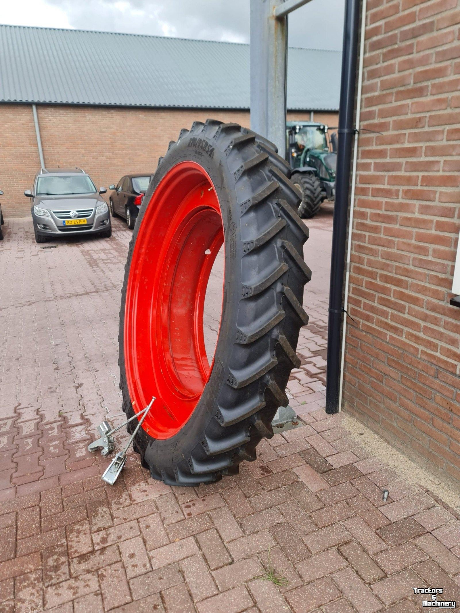 Räder, Reifen, Felgen & Distanzringe  DUBBELLUCHT 270/85R54 NAAST 650/65R42