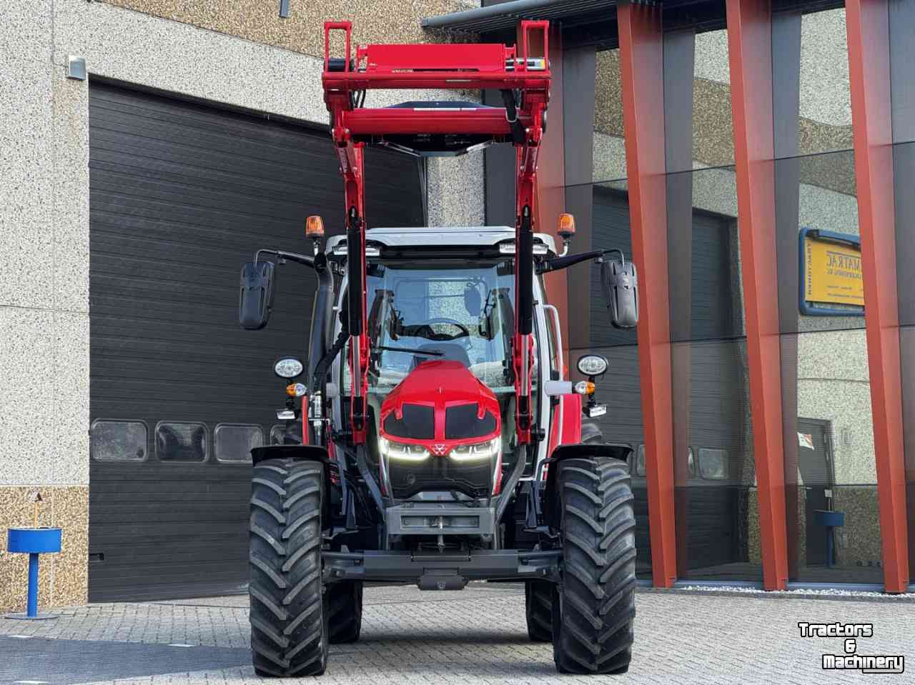 Schlepper / Traktor Massey Ferguson 5S145 EFFICIENT, DYNA 6, Stage V vol geveerd voorlader FL4220,  467 uren!!