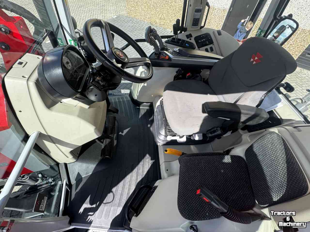 Schlepper / Traktor Massey Ferguson 5S145 EFFICIENT, DYNA 6, Stage V vol geveerd voorlader FL4220,  467 uren!!