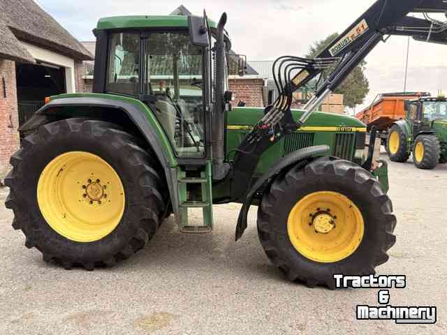 Schlepper / Traktor John Deere 6810