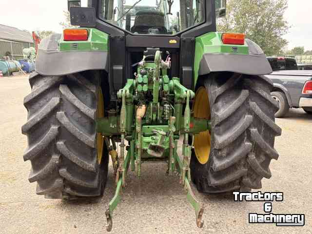 Schlepper / Traktor John Deere 6810