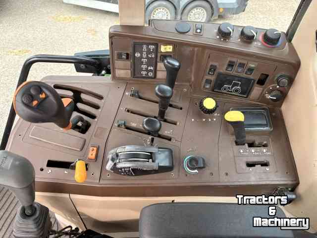 Schlepper / Traktor John Deere 6810