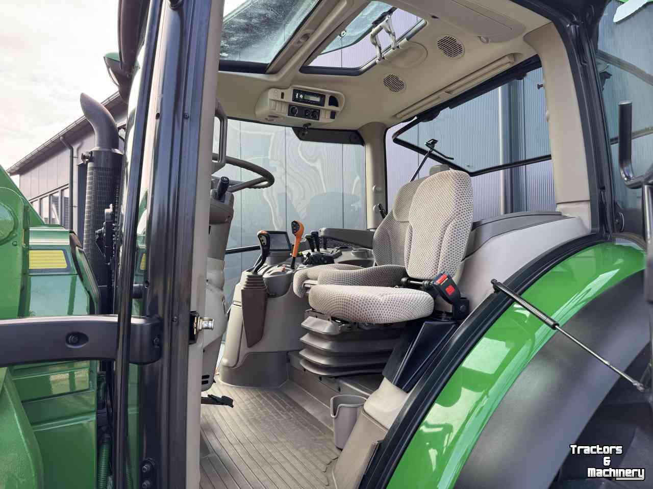 Schlepper / Traktor John Deere 6105R