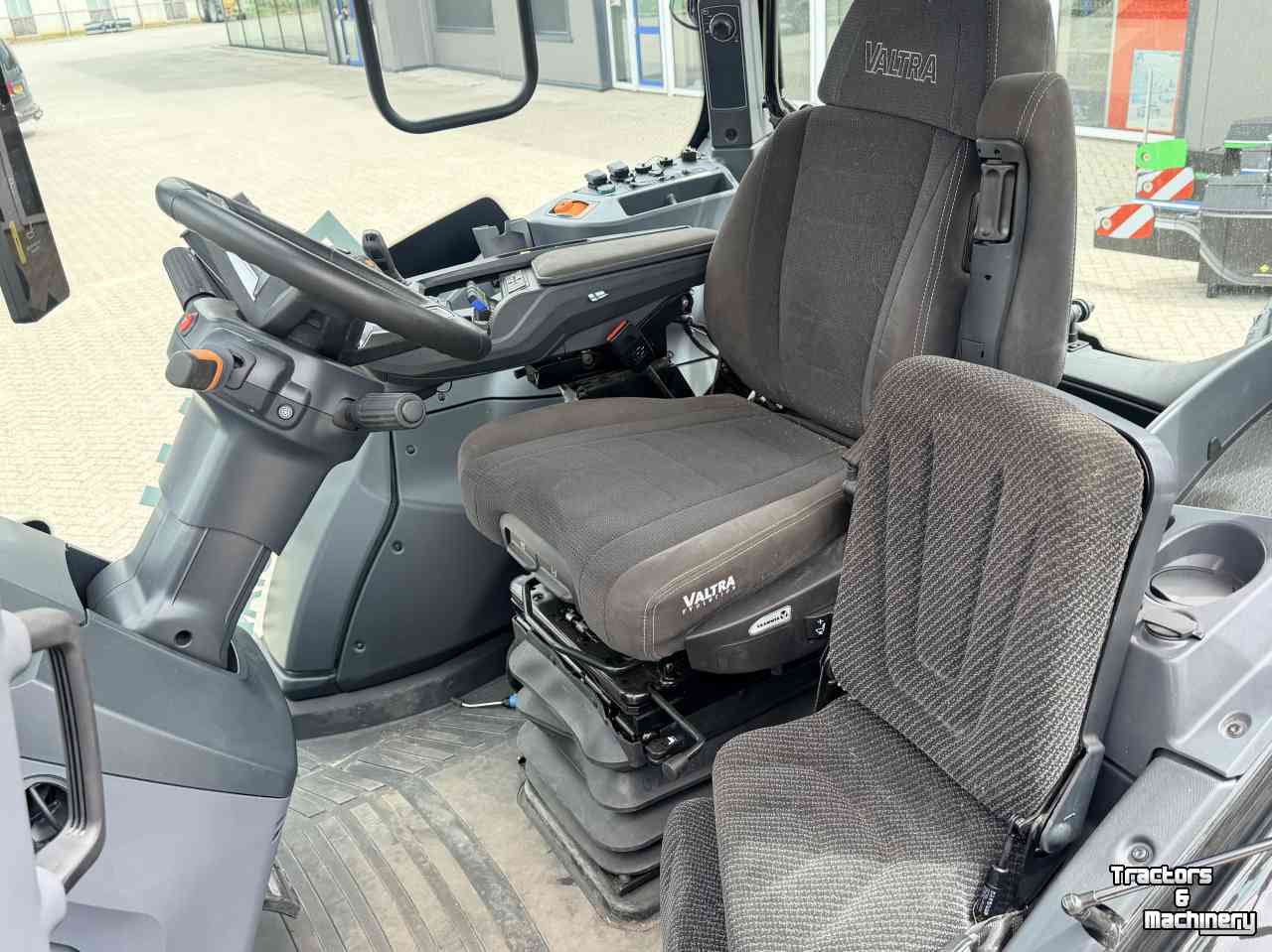 Schlepper / Traktor Valtra T235 Direct Smart Touch