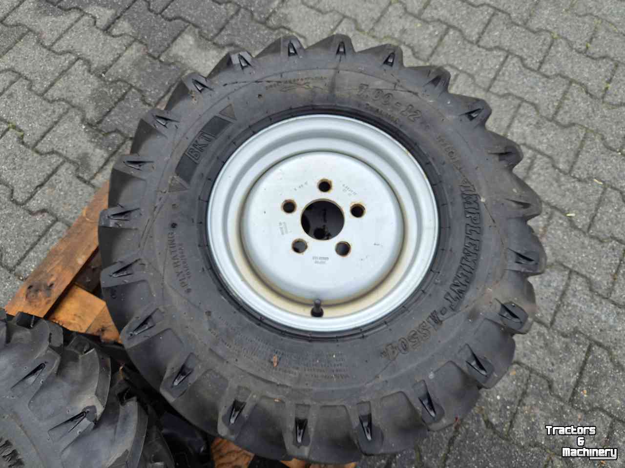 Räder, Reifen, Felgen & Distanzringe BKT 4x BKT 7.00-12 met velg