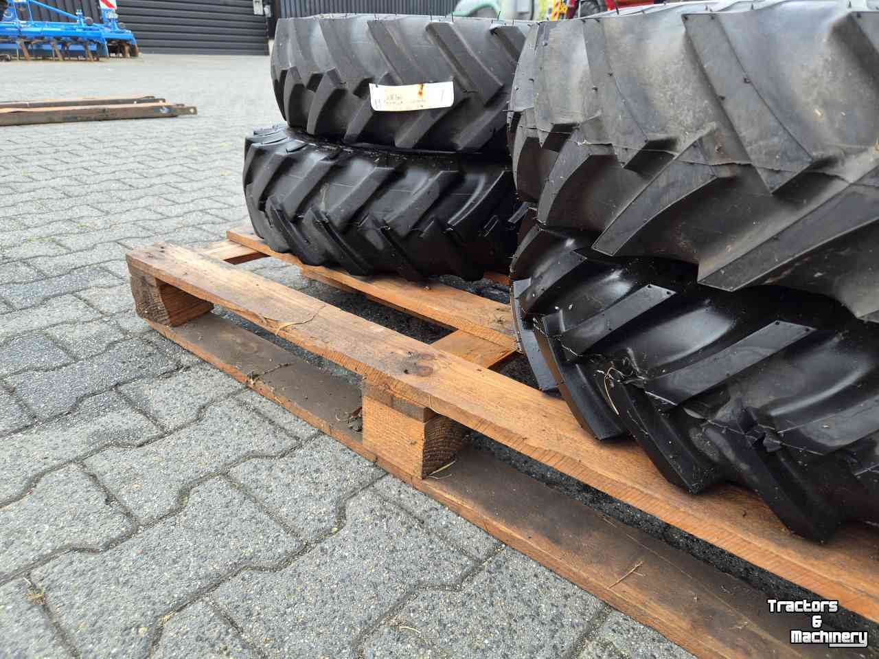 Räder, Reifen, Felgen & Distanzringe BKT 4x BKT 7.00-12 met velg