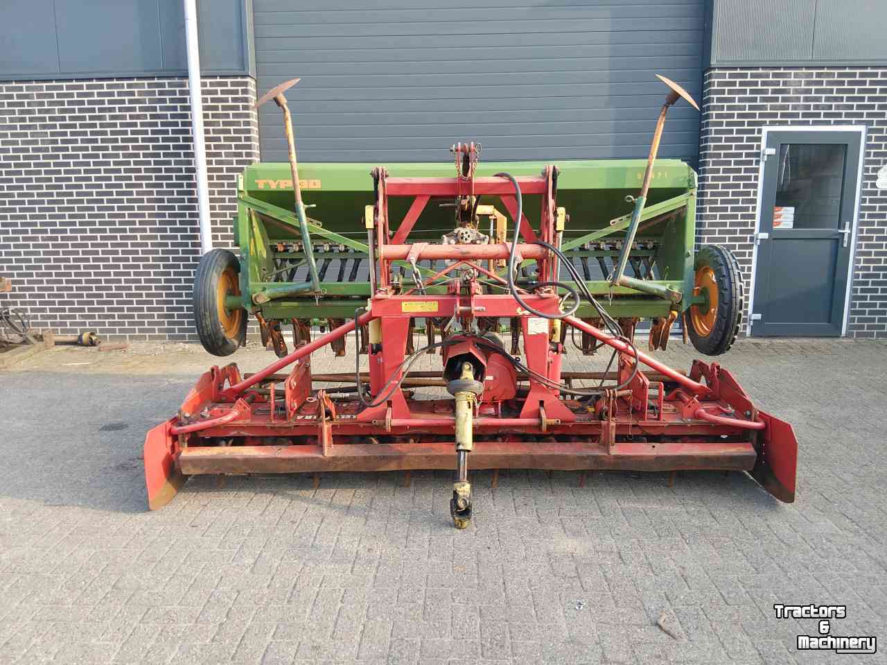 Sämaschine-Kombination Amazone D7 zaaimachine met Lely Rotorkopeg