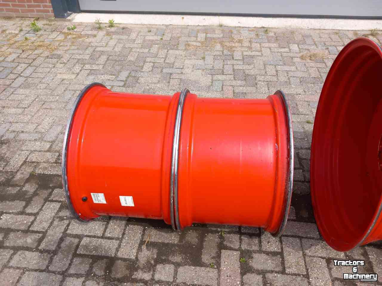 Räder, Reifen, Felgen & Distanzringe Fendt velgenset 18x28 en 23x38