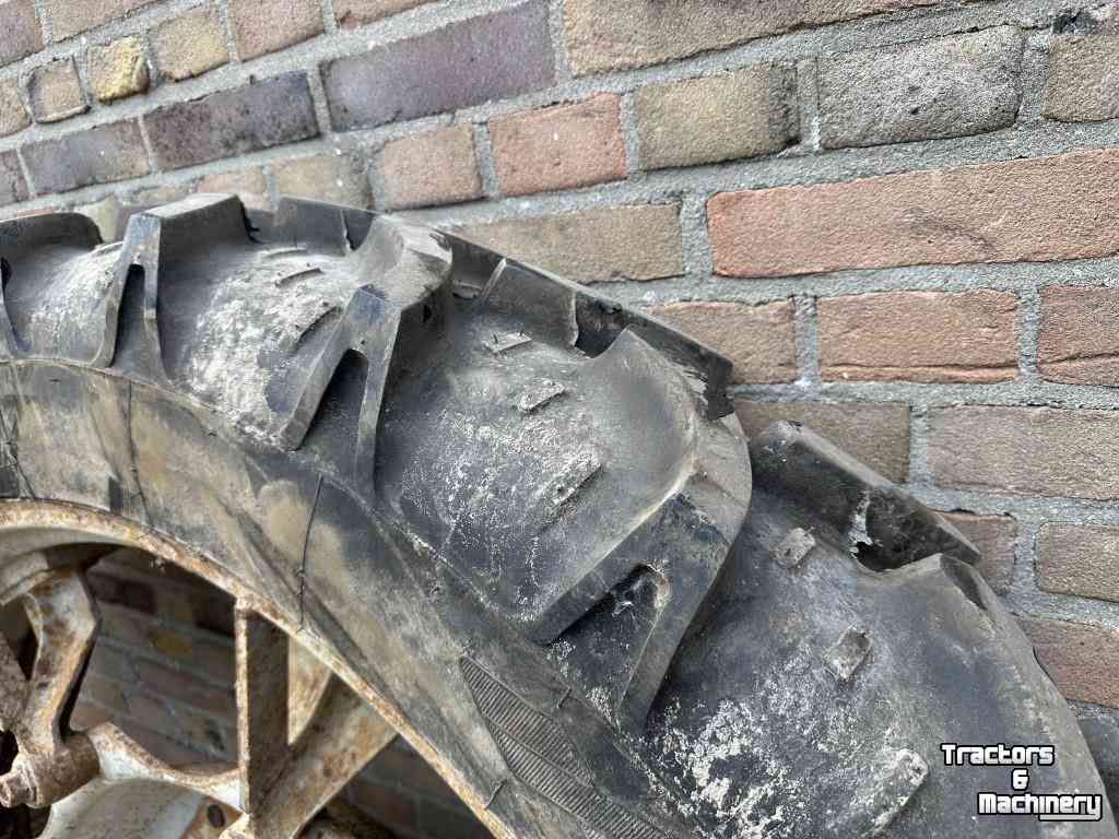 Räder, Reifen, Felgen & Distanzringe Kleber 9.5R44