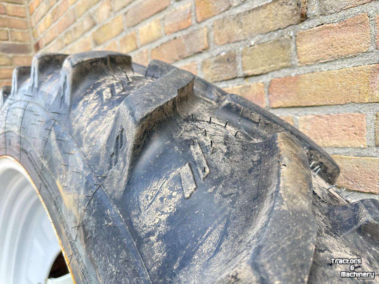 Räder, Reifen, Felgen & Distanzringe Kleber 270/95R54