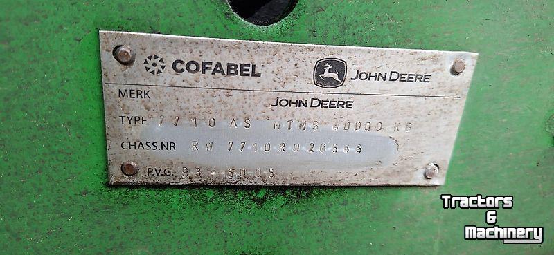 Schlepper / Traktor John Deere 7710
