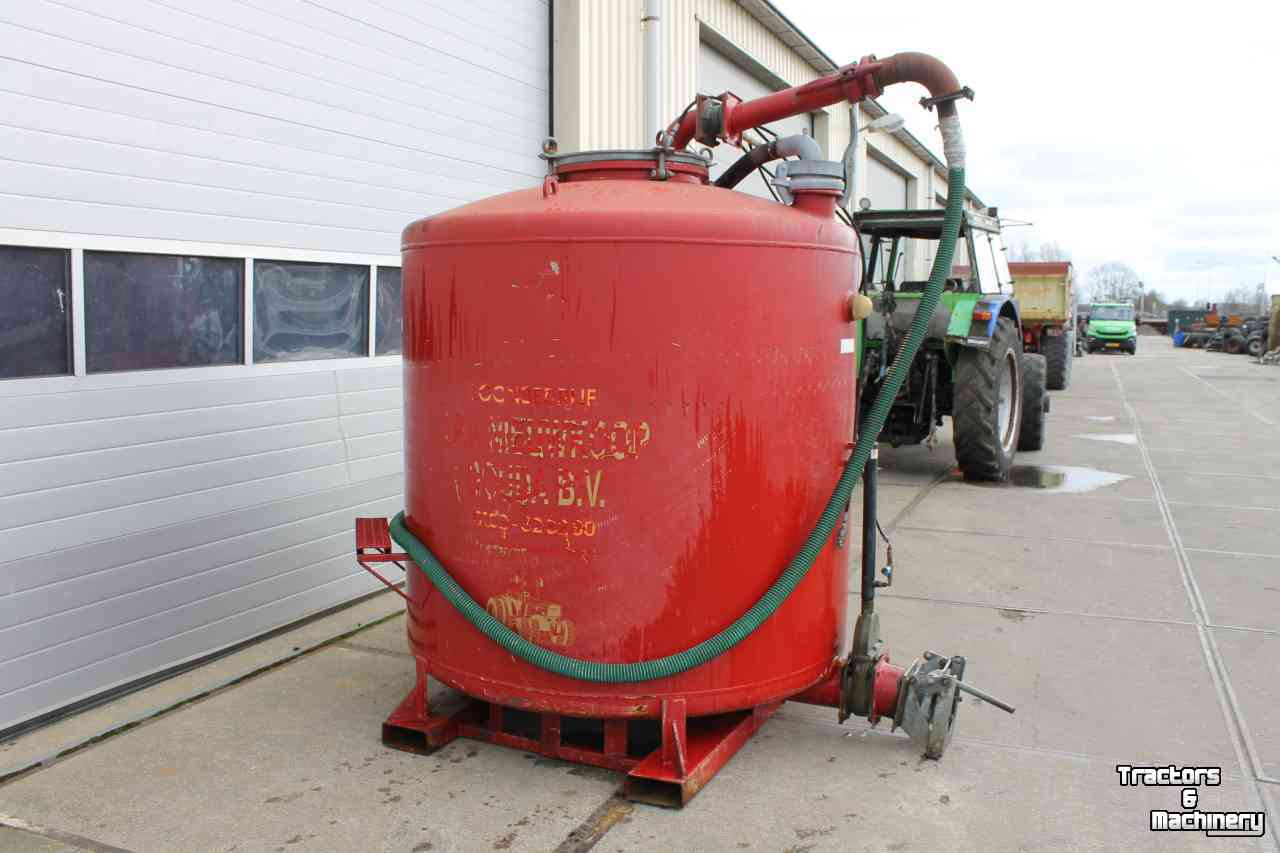 Sonstiges Agomac 4000 liter staande vacuümtank met hydraulisch aangedreven vacuümpomp