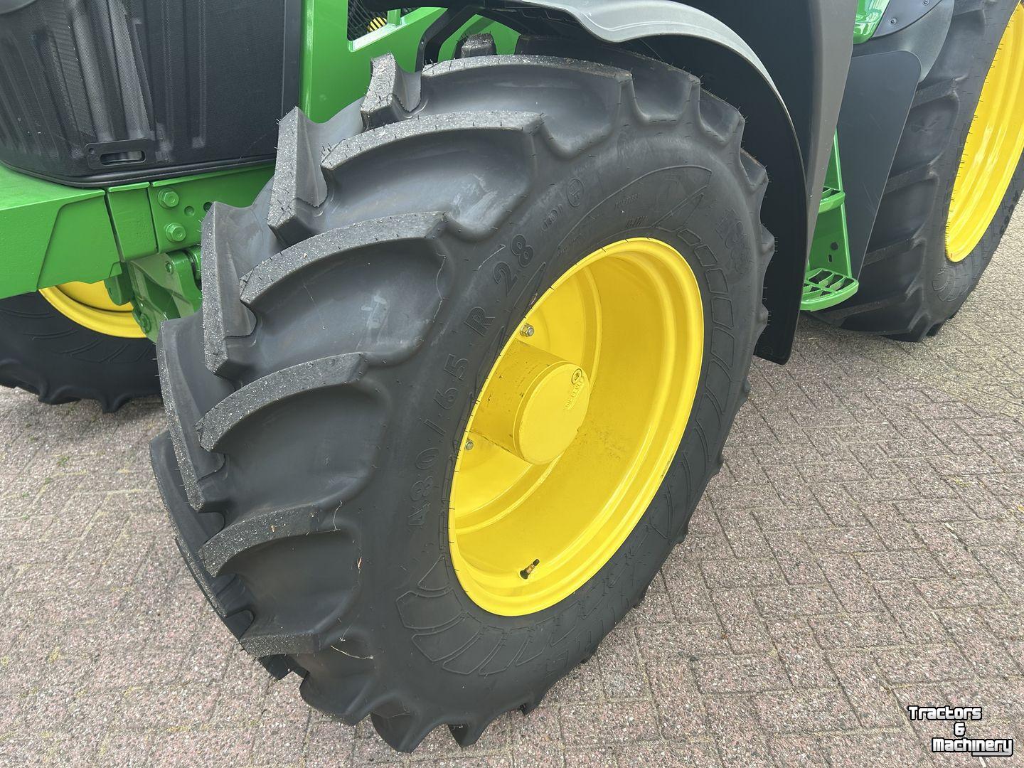 Schlepper / Traktor John Deere 6M 125
