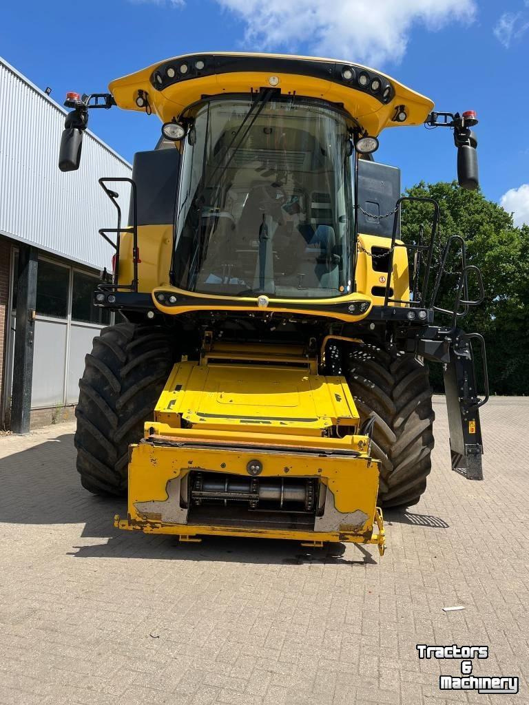 Mähdrescher New Holland CR 8.80