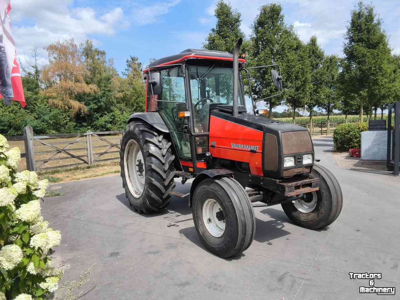 Schlepper / Traktor Valtra 800