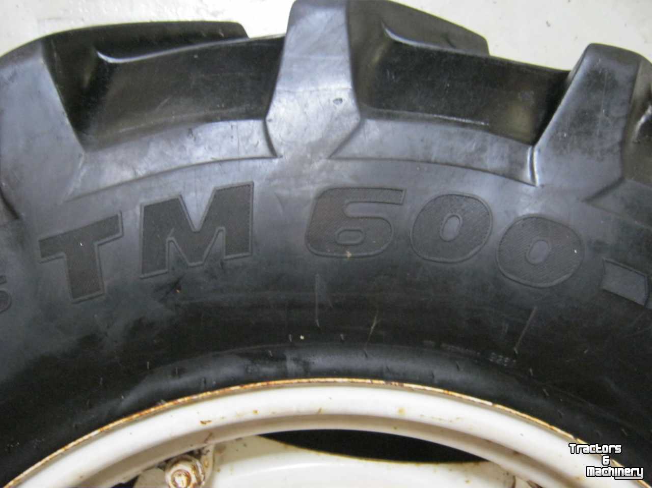 Räder, Reifen, Felgen & Distanzringe Pirelli 380/85R28 TM600