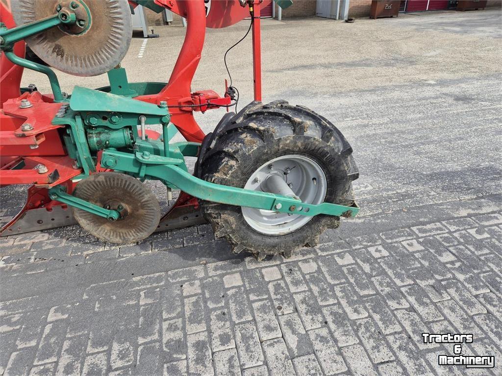 Pflüge Kverneland 3300S