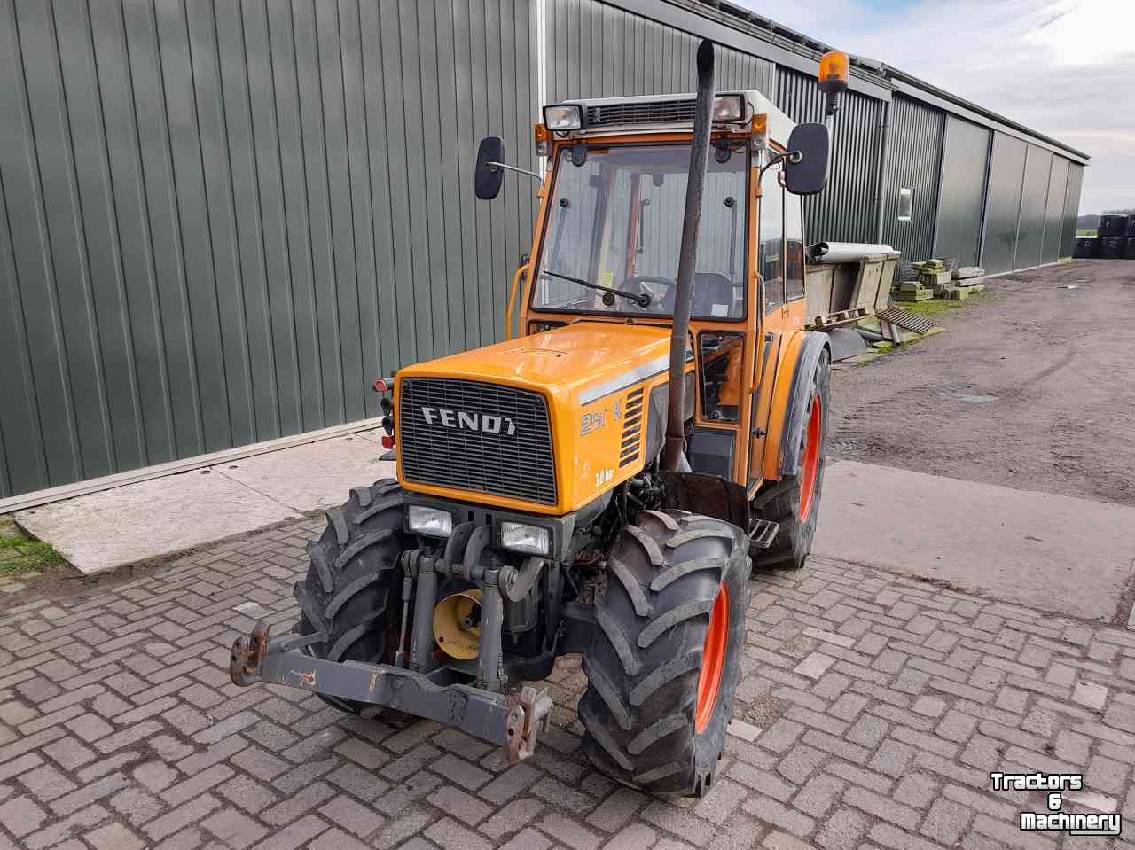 Obst und Weinbau Traktoren Fendt 250 V SK smalspoor compact trekker tractor