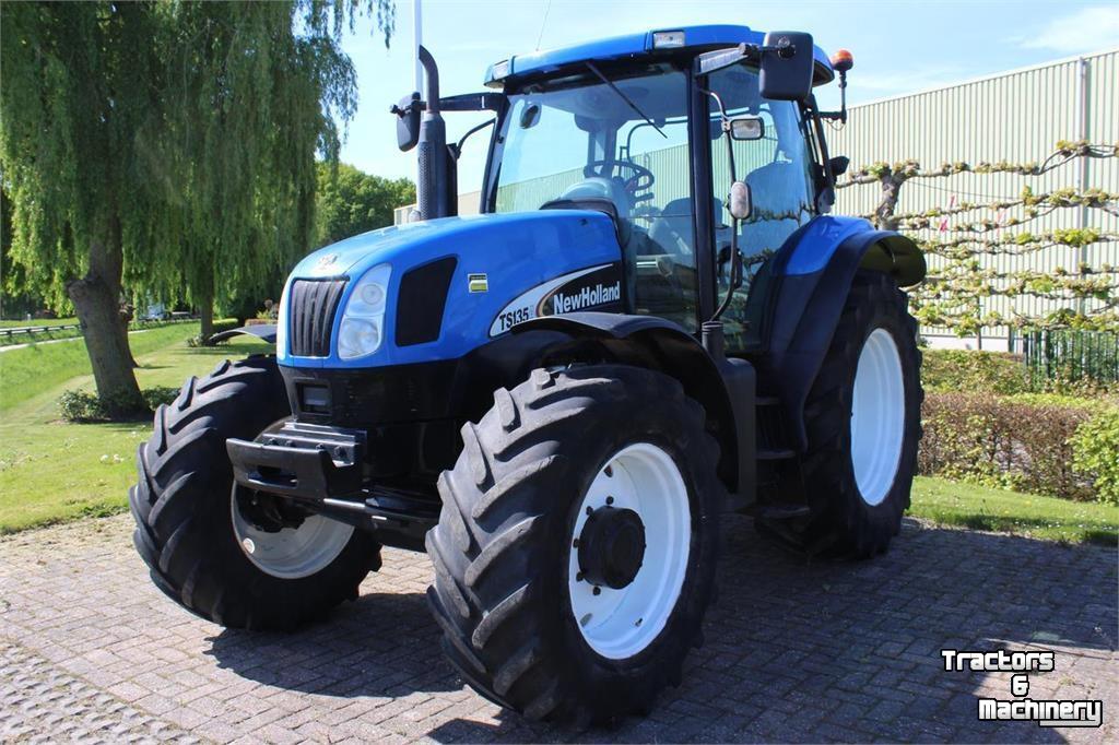 Schlepper / Traktor New Holland TS135A