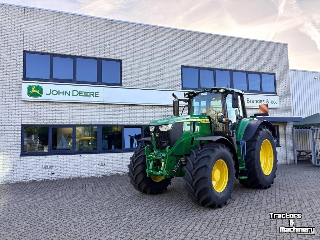 Schlepper / Traktor John Deere 6M200