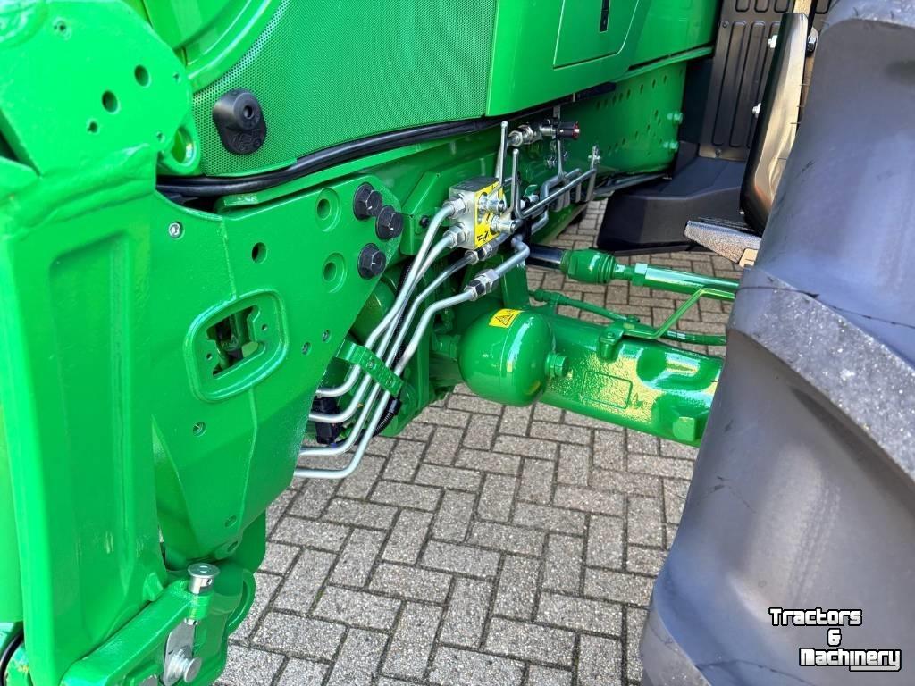 Schlepper / Traktor John Deere 6M200