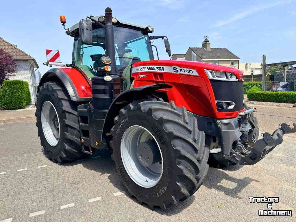 Schlepper / Traktor Massey Ferguson 8740S Stage V