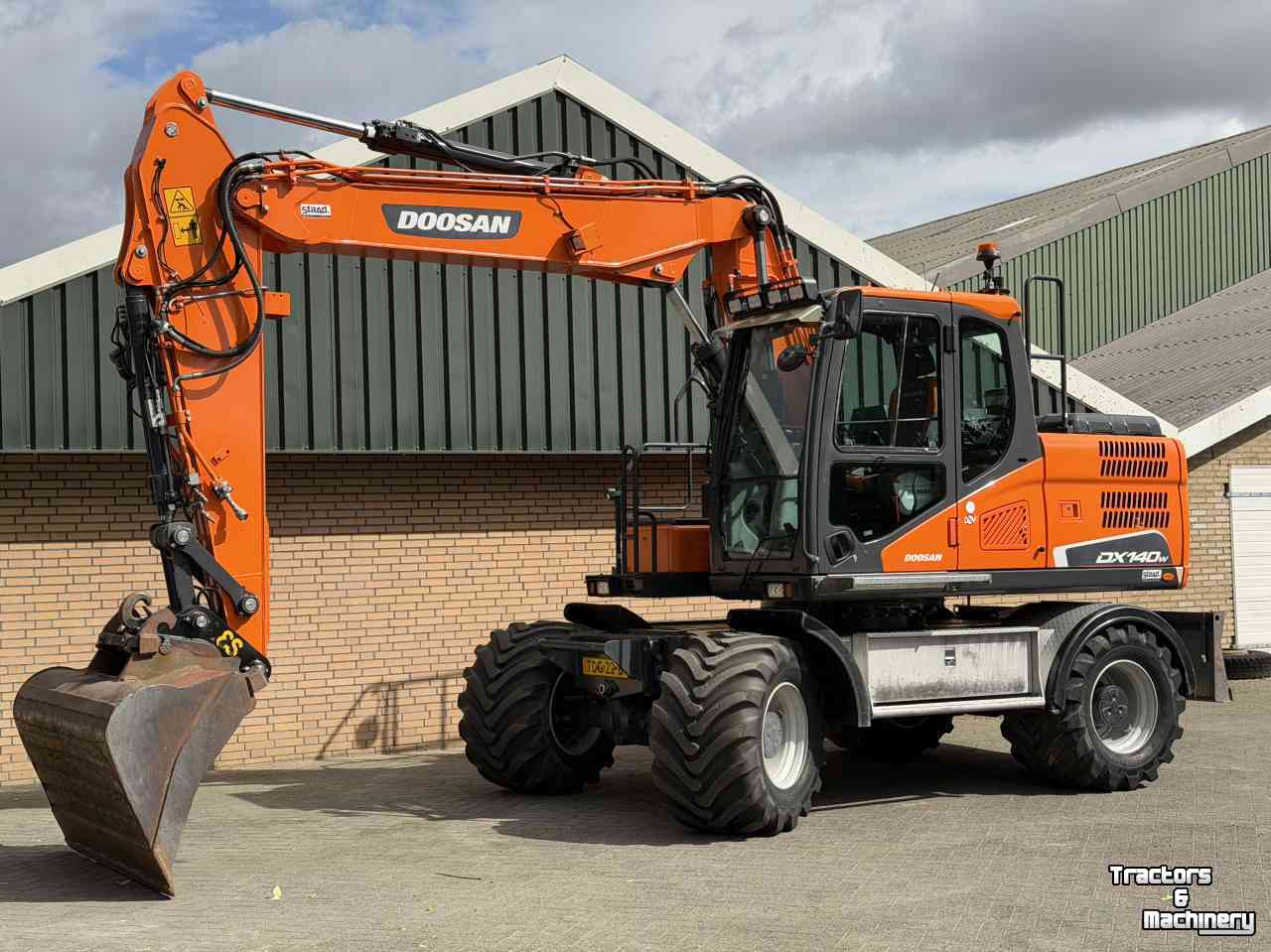 Mobilbagger Doosan DX140w-5