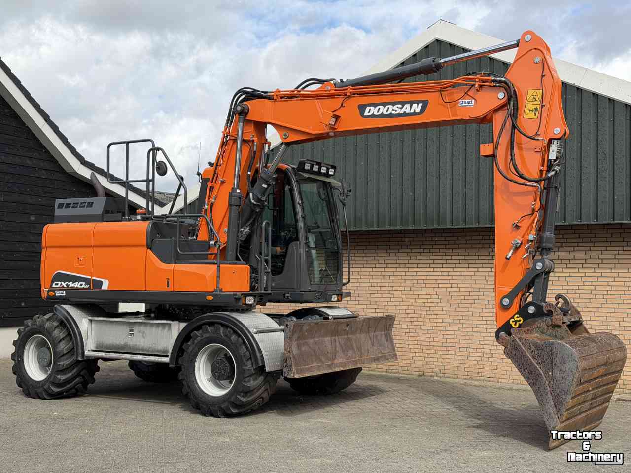 Mobilbagger Doosan DX140w-5