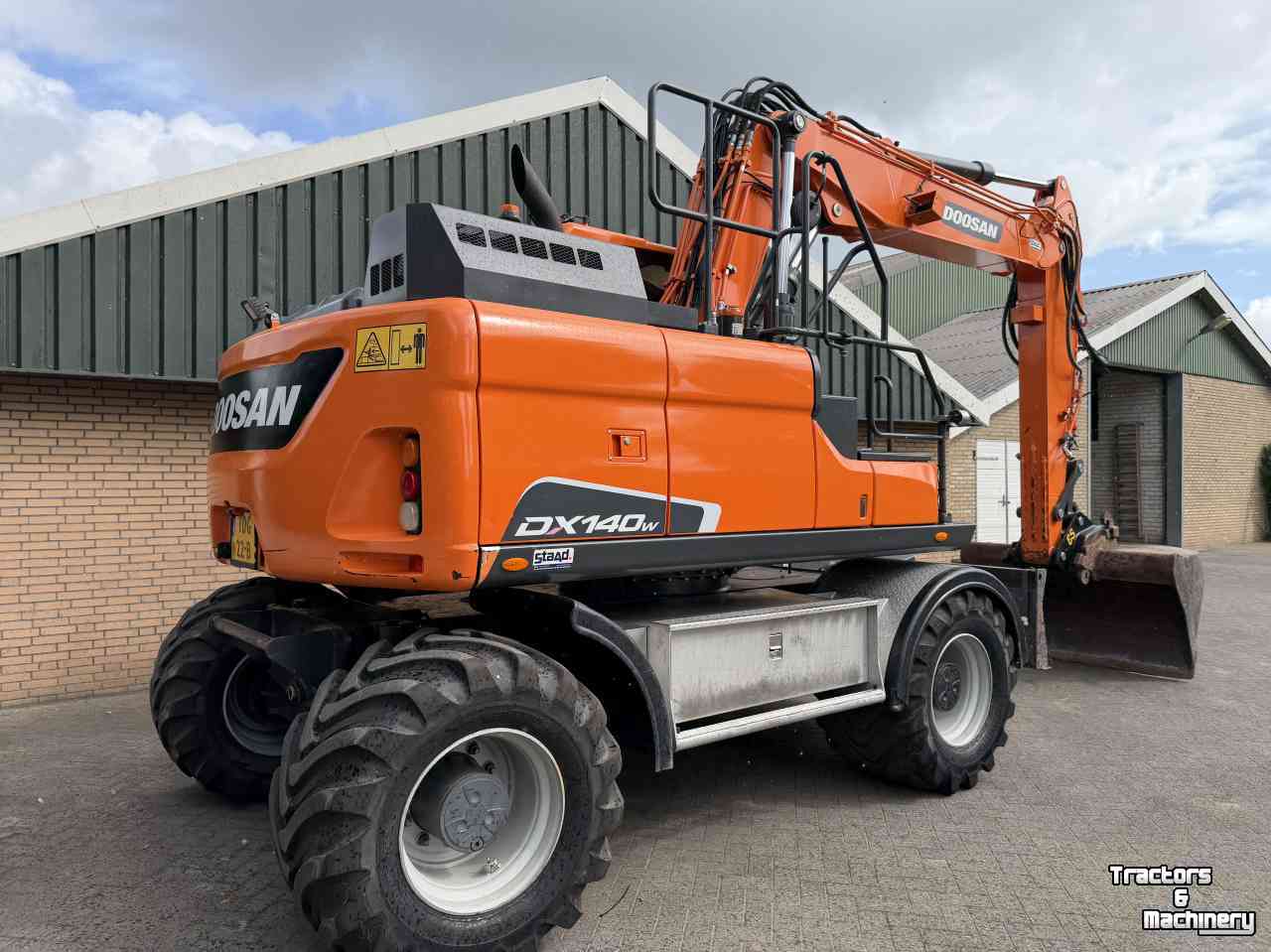 Mobilbagger Doosan DX140w-5