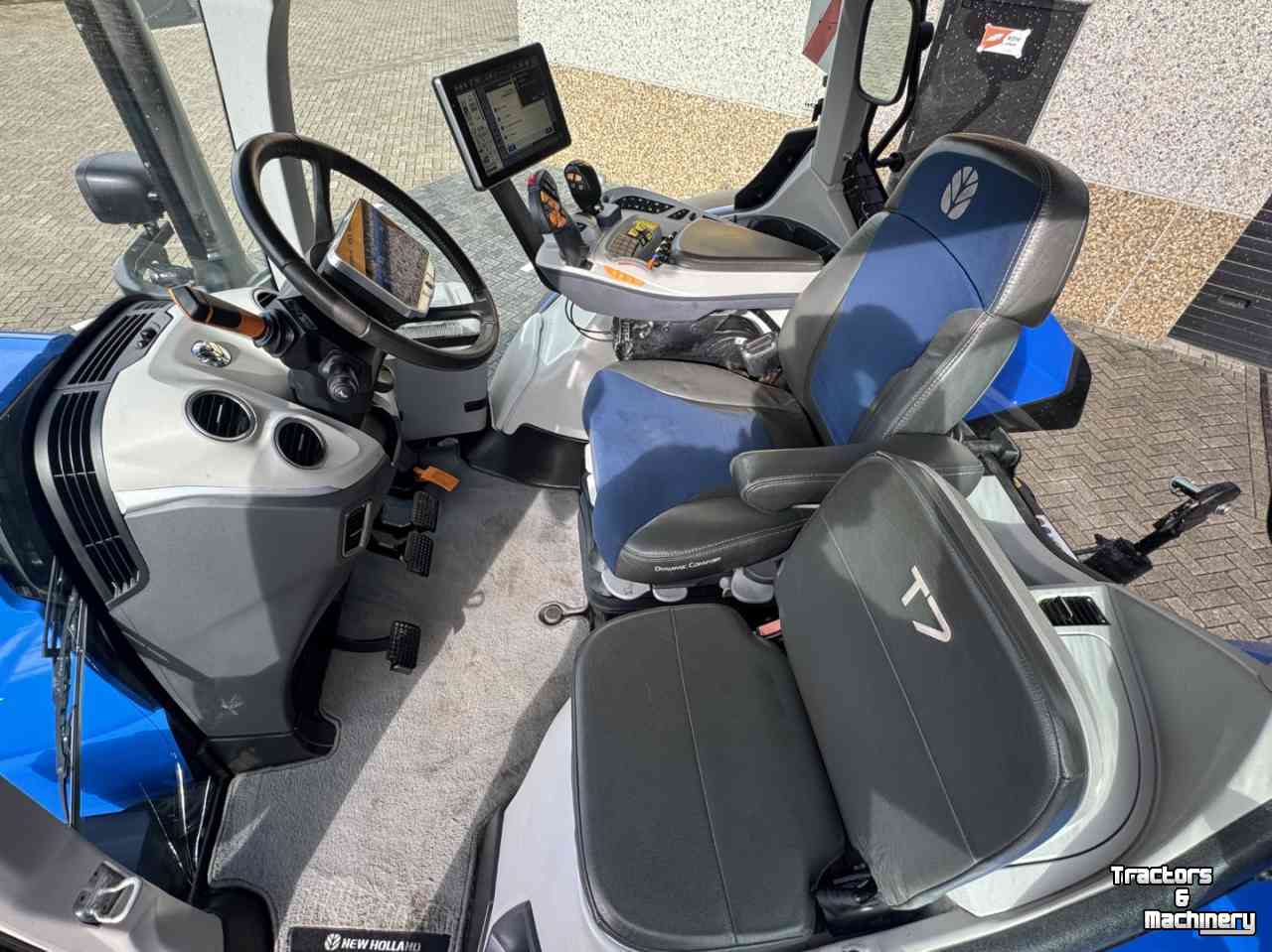 Schlepper / Traktor New Holland T7.260PLMI vario Stage V Fronthef+PTO Lucht Hydr. rem GPS 56km