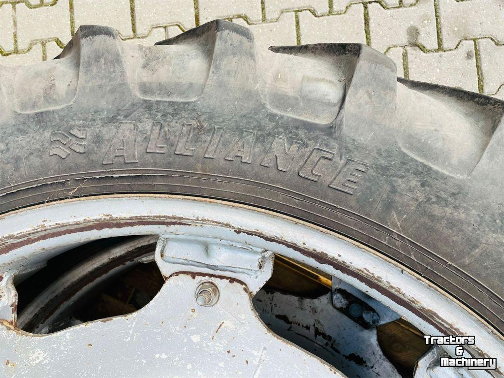 Räder, Reifen, Felgen & Distanzringe  12.4x46 op velg CNH set!