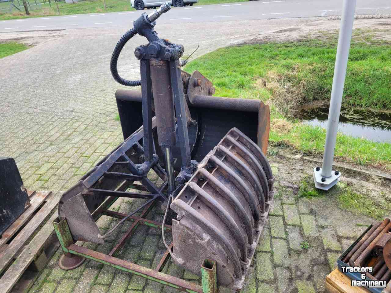 Mobilbagger Bazzoli getrokken kraan