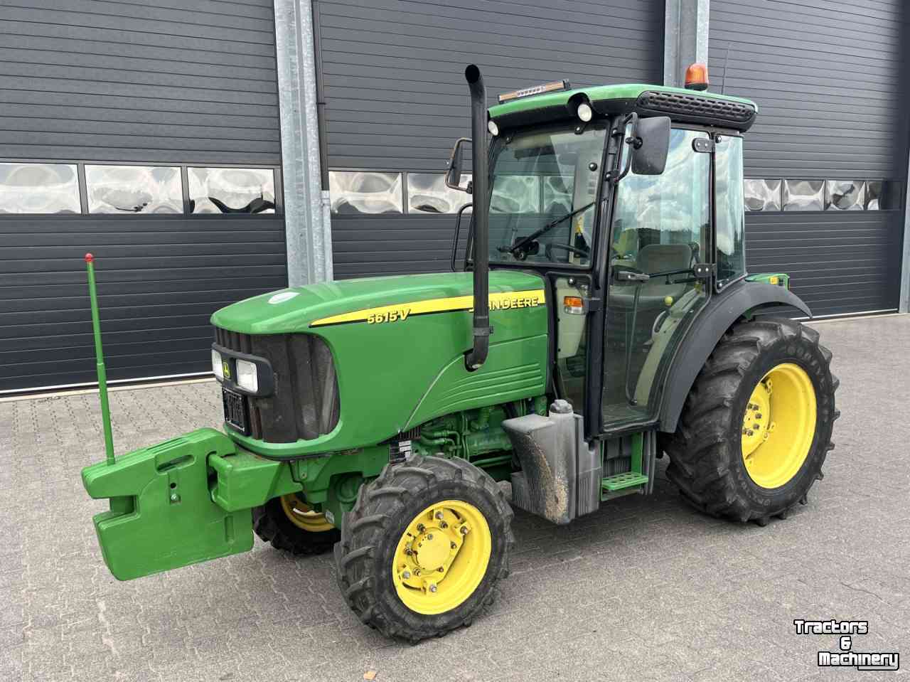 Schlepper / Traktor John Deere 5615 v