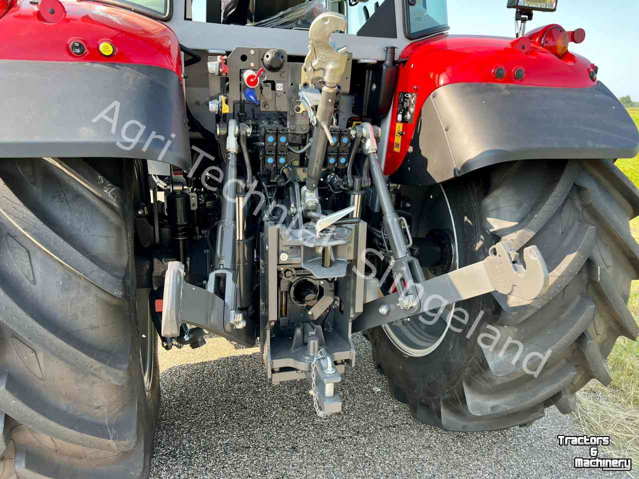 Schlepper / Traktoren Massey Ferguson 5S.135 Dyna-6 Efficient