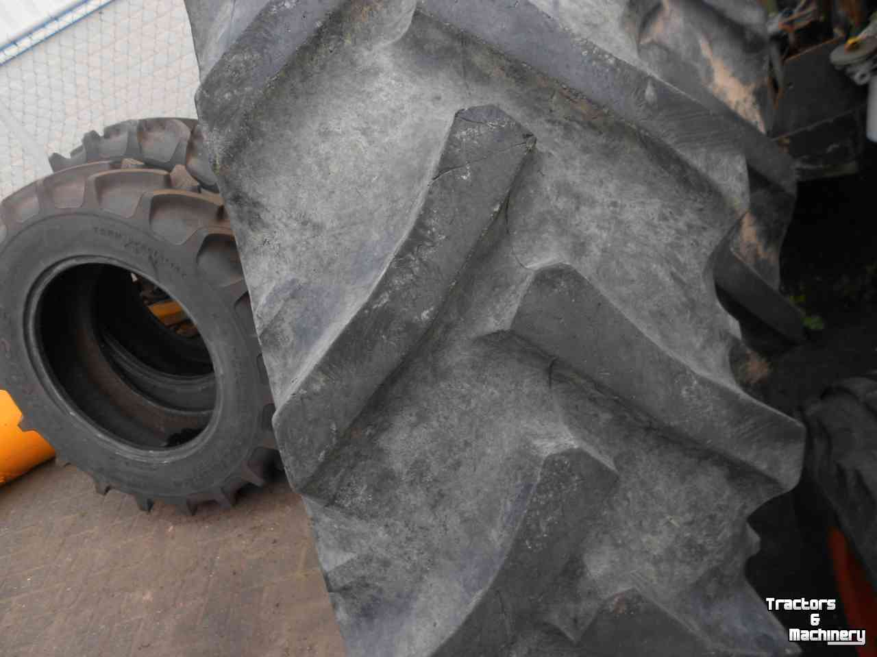 Räder, Reifen, Felgen & Distanzringe Stomil 16.9r34