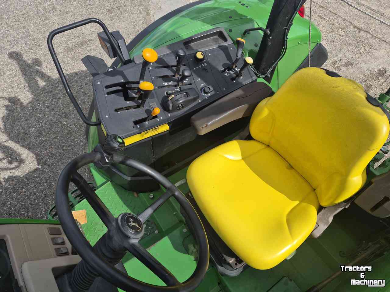Schlepper / Traktor John Deere 6120