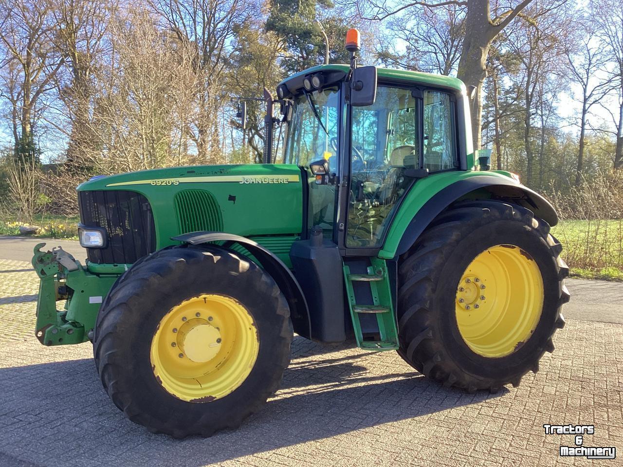Schlepper / Traktor John Deere 6920 S